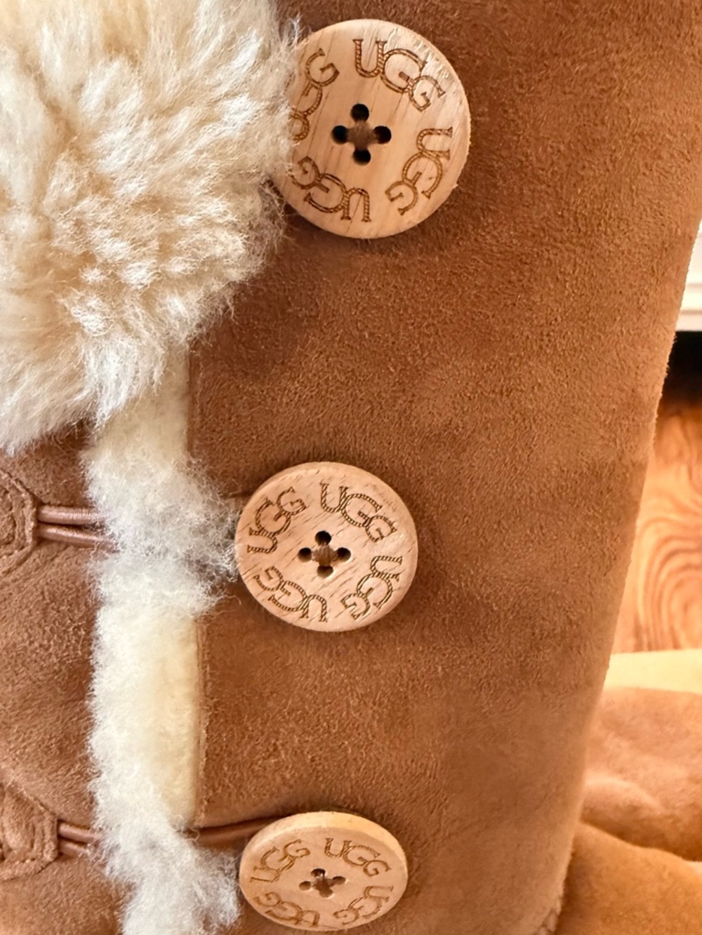 UGG Bailey Button Triplet Chestnut - Picture 4 of 7